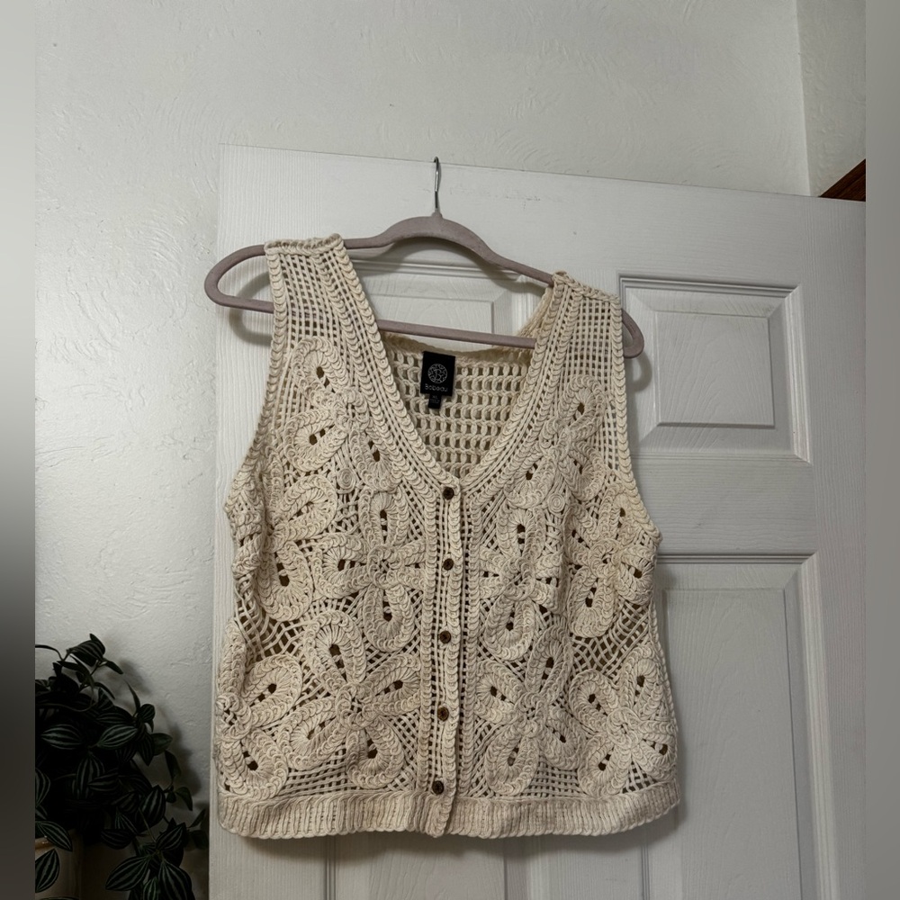 Women’s XL Crochet knit sleeveless button-down shirt  NEW never worn